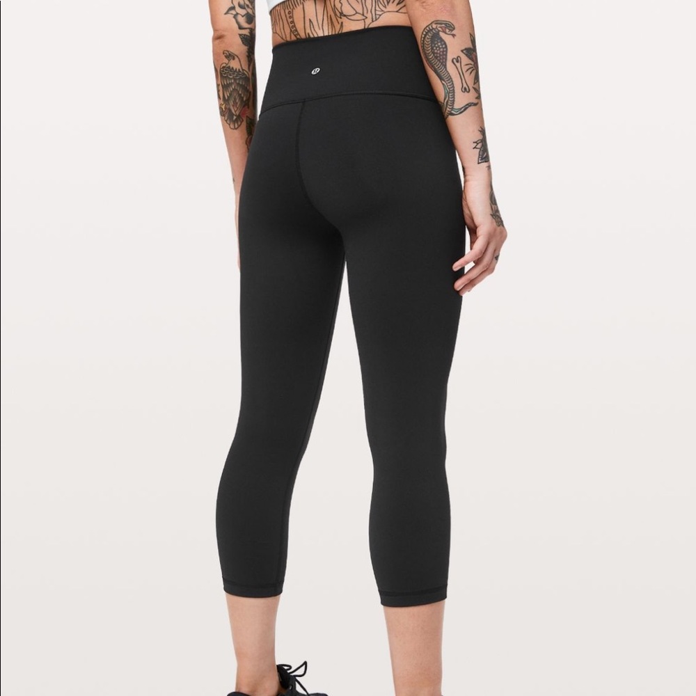 Wunder under NWT LULULEMON crop